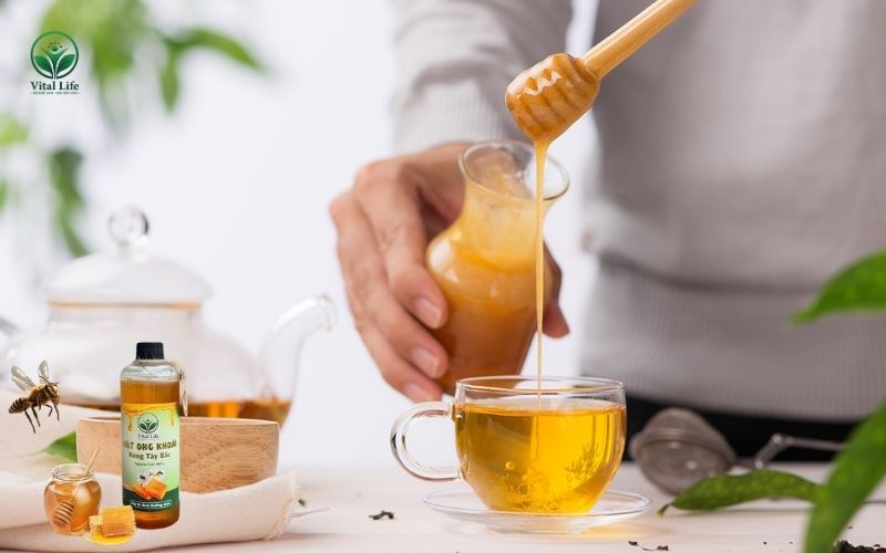 Pha mật ong với nước ấm