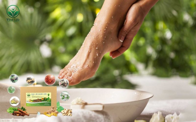 Ngâm chân với muối khoáng giúp sát khuẩn, giảm viêm và khử mùi